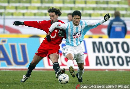 2003年，邵佳一加盟慕尼黑1860