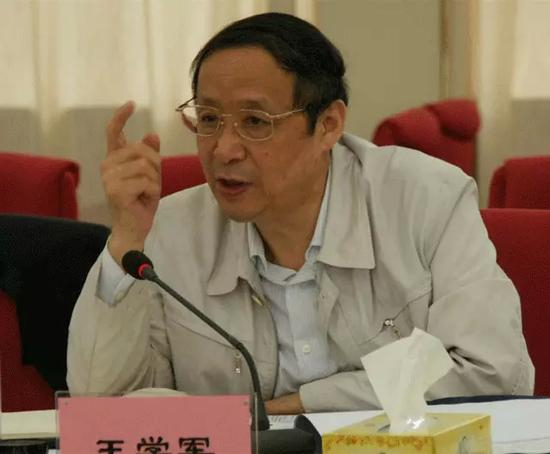 　　▲王学军1952年12月出生，河北南皮人，当选中央委员时，时任国务院副秘书长、国家信访局局长，之后他调往安徽，现任安徽省委书记，省人大常委会主任。