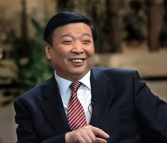 　　▲姜大明，1953年3月生，山东荣成人，2012年11月当选为中央委员时，他是山东省委副书记、省长，2013年03月起，他开始担任国土资源部部长、党组书记，兼任国家土地总督察。姜大明的主要工作经历是在共青团中央组织部以及山东省。