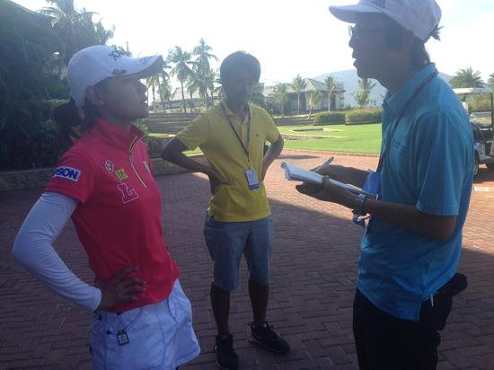 横峰樱（左）横峰樱丈夫（中）