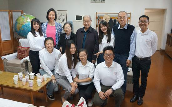 美丽中国项目老师和员工代表与原中共中央政治局常委、中组部部长宋平和夫人合影