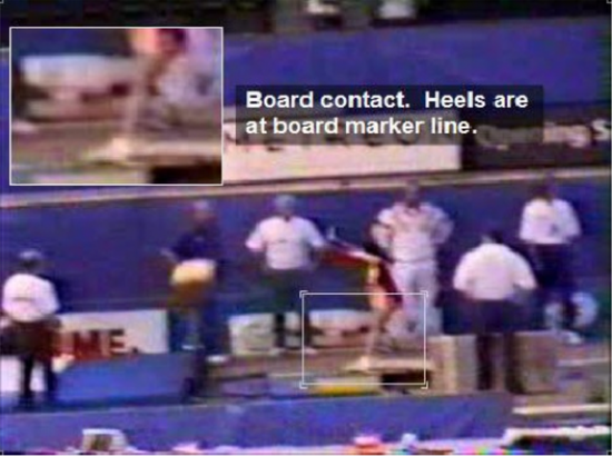 截图二：桑兰接触跳板瞬间，其位置过于靠前