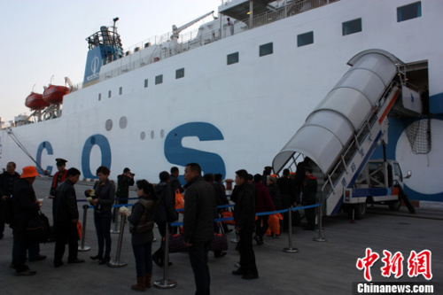 资料图：两岸直航海上客运航线 中新社发 夏毅 摄