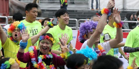 上海马拉松明星云集 刘翔参加健身跑