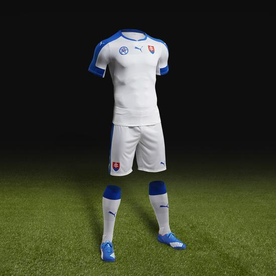 经典蓝白搭配，助阵斯洛伐克队欧洲杯首秀