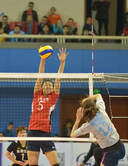 张轶婵拦张晓婷背飞