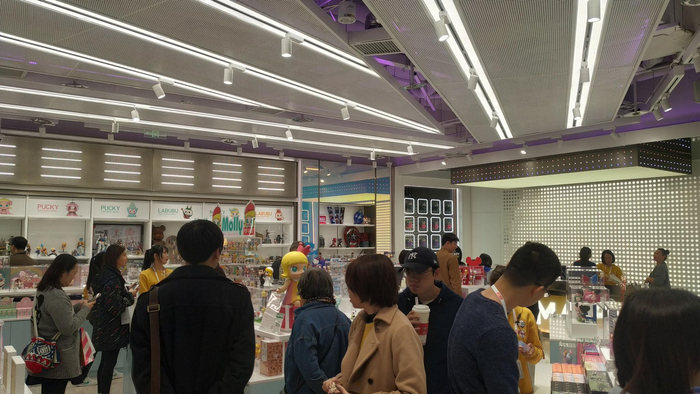  10月21日，北京三里屯盲盒店内景象。郑丹&nbsp;摄