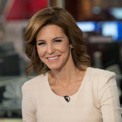 MSNBC主持人斯蒂芬妮·鲁 图源：推特@SRuhle
