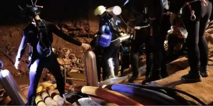 被困洞穴两周 泰国13名少年足球队员今日或可