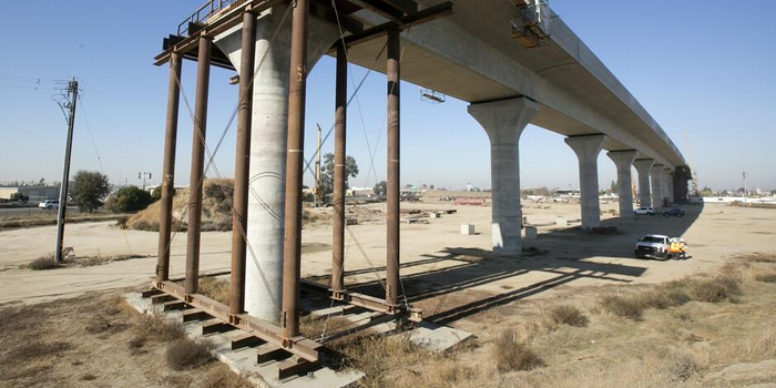 特朗普催加州还35亿高铁拨款 加州州长:就不还