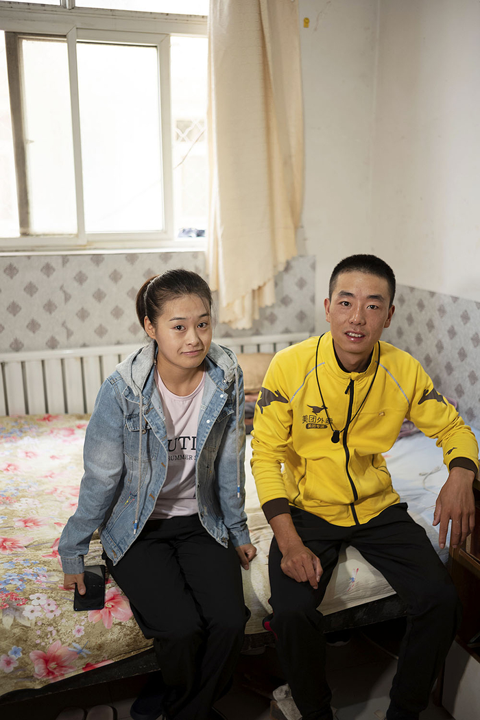 2019年9月17日，北京望京，李慧军和他爱人在出租房内，他爱人目前在一家酒店做前台。