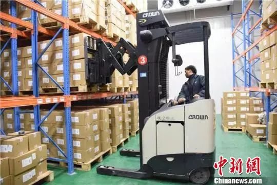  资料图： 疫苗入库等待分装。