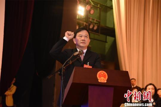 陈灿辉当选为泉州市第十六届人民代表大会常务委员会主任。陈龙山 摄