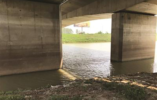 孩子溺亡后被发现的地方。陈勇 摄