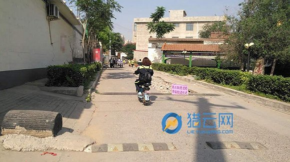 上完夜班回家的银隆员工