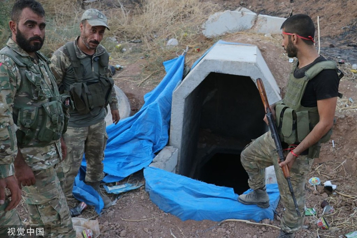 　▲&nbsp;10月10日，叙利亚泰勒艾卜耶德，叙利亚反对派武装发现库尔德工人党挖掘的地道。| 视觉中国
