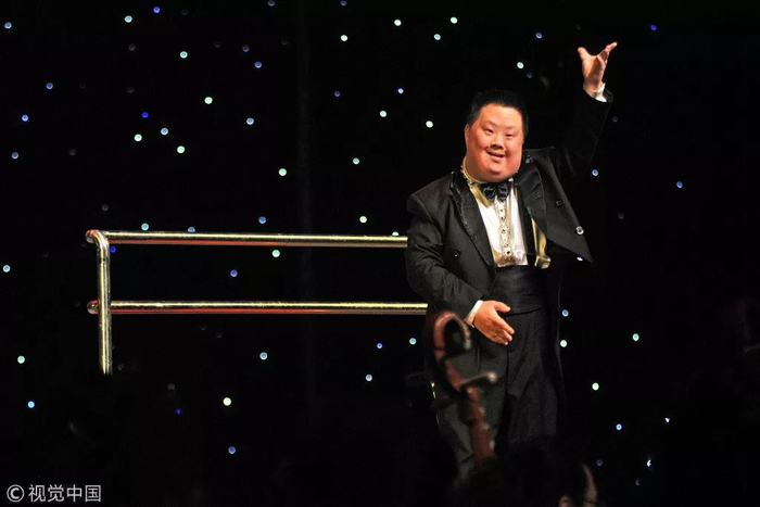 ▲2010年舟舟在演出中。图片来自视觉中国