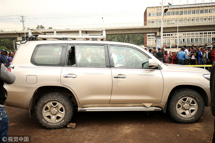 白色丰田车 @视觉中国