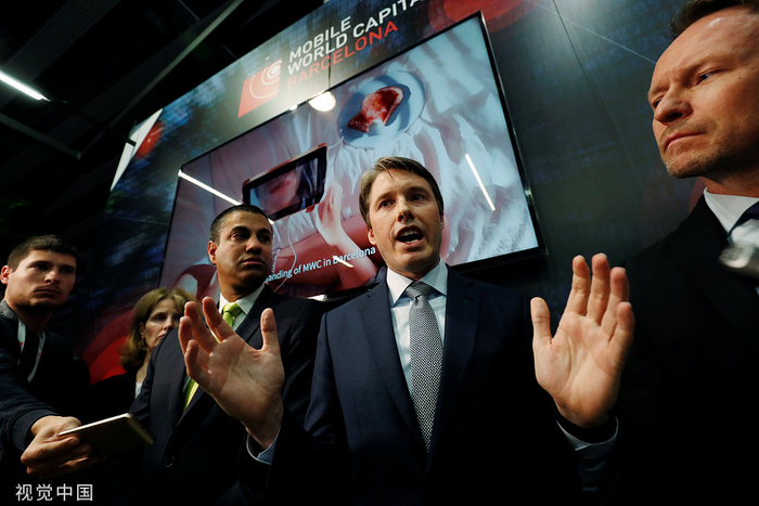 资料图：美国助理副国务卿斯特雷耶（右二） 图自视觉中国