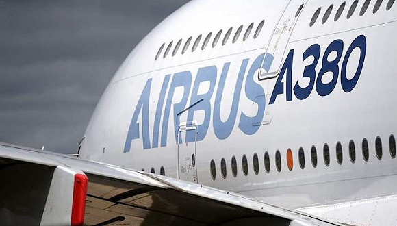 在英国汉普郡举行的范堡罗航展上，一架空客A380正在展出。图片来源：PA