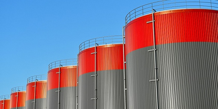 美或结束伊朗石油进口制裁豁免 国际油价创近