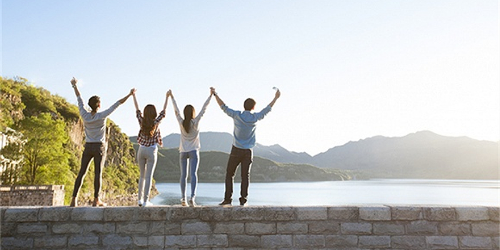 中国总人口性别比已连降13年 男性仍比女性多