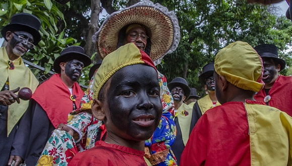 4月14日，委内瑞拉加拉加斯，当地民众参加棕枝主日庆祝活动。图片来源：IC photo