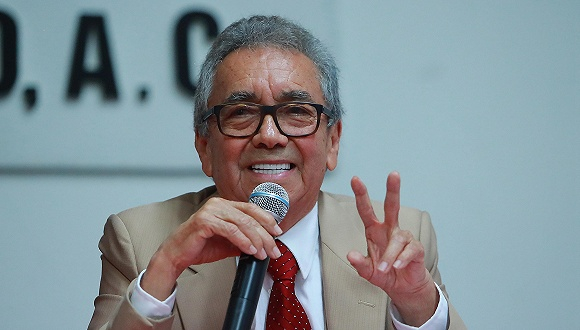 　　10月18日，墨西哥墨西哥城，古斯曼家庭律师和法律顾问召开记者会，向总统表达古斯曼家族的感激之情。图片来源：视觉中国