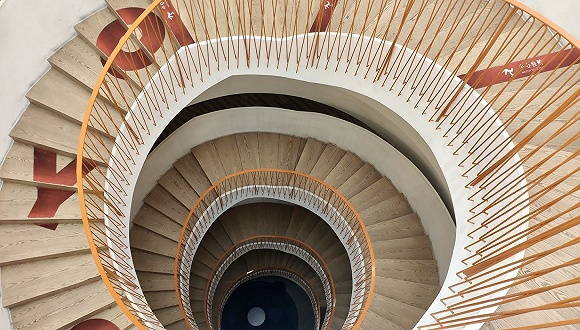 OYO总部办公室内的旋梯。来源：界面新闻