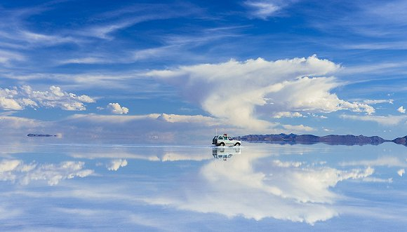 乌尤尼盐沼 来源：视觉中国