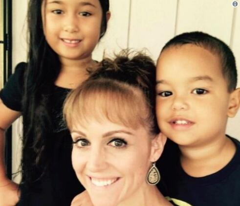 艾梅柏与两名子女。（图片来源：推特截图）