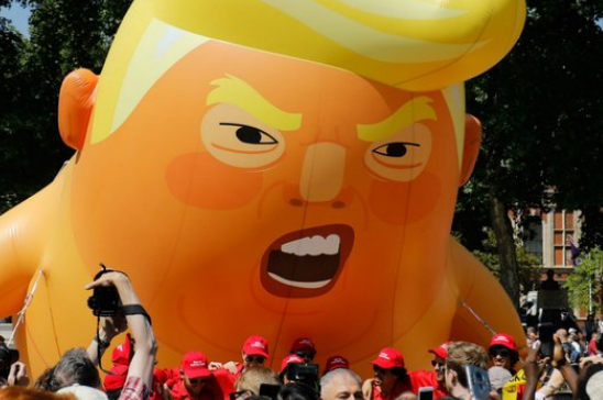 “特朗普宝宝”气球（图源：Getty）