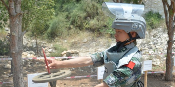 你们是最好的扫雷队伍--记中国赴黎维和部队