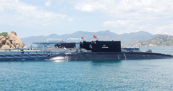 “基洛”级是俄罗斯出口最多的潜艇，菲律宾也应该选择这种潜艇。图为越南海军引进的“基洛”级潜艇。