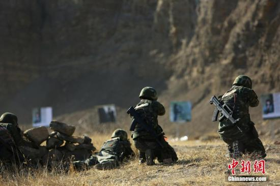 资料图：官兵展开极限训练。