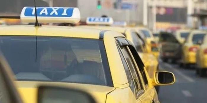 南京超3000辆出租车退租停运 的哥的姐转行开网约车