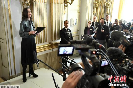 2017年诺贝尔文学奖，瑞典文学院的常任秘书长Sara Danius宣布获奖者。