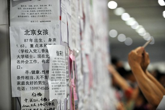 武汉展览馆的相亲会，3000名父母家长、单身青年参加。视觉中国供图