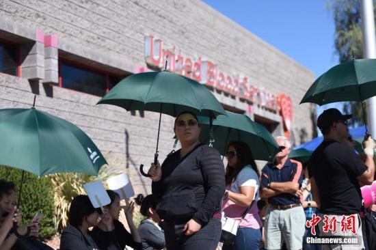 资料图：美国民众。中新社记者 张朔 摄