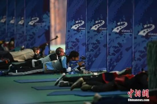 10月19日，第七届世界军人运动会军事五项比赛武汉的陆军工程大学军械士官学校军事五项射击场拉开帷幕。图为比赛现场。&nbsp;中新社记者 何蓬磊 摄