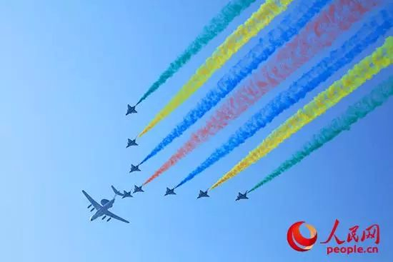  谁持彩练当空舞。卢炳广 摄