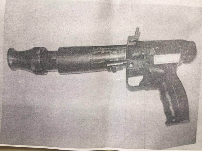 龚先生被警方查获的射钉枪。当事人供图