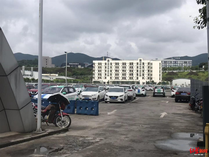 ↑力帆汽车三工厂北门旁边的停车场