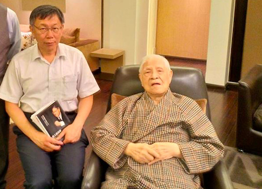 柯文哲拜会李登辉。（图片来源：台湾《中时电子报》）