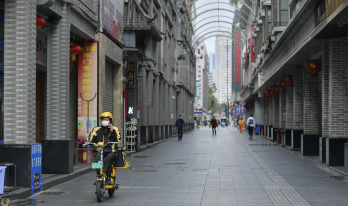 疫情时期的深圳东门（宋春雨/摄）