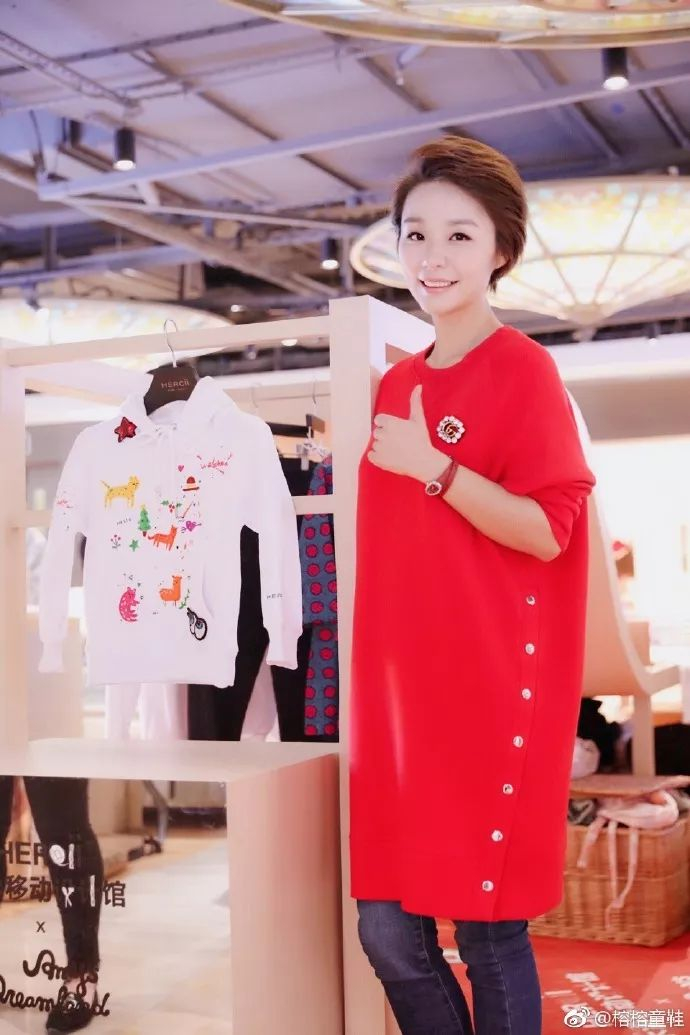还记得《爱情公寓》里的lisa榕吗?她现在长这样啦!