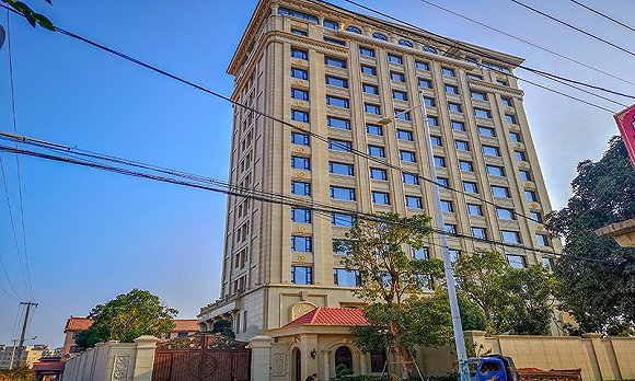  财富神话在东庄镇并不稀奇。图为东庄镇一个乡村内的一座普通民宅。摄影：翟星理