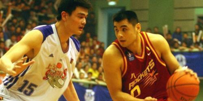 02年CBA总决赛最经典战役,姚明51+21上海夺