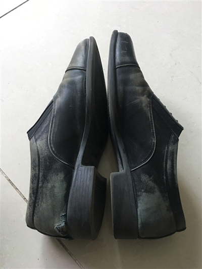  高大滕踢坏的皮鞋