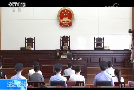 在庭审中，公诉人、被告人、辩护人均对本案事实、证据和法律适用等发表意见，合议庭在询问、听取各方当事人意见后，根据案情宣布择日宣判。（央视记者 王思思 朱书影）